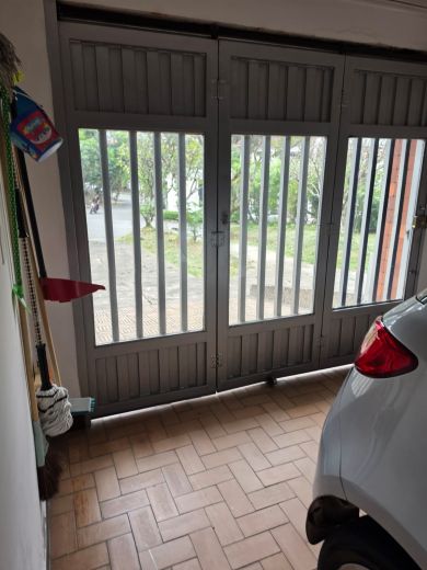 Puerta interna del garaje